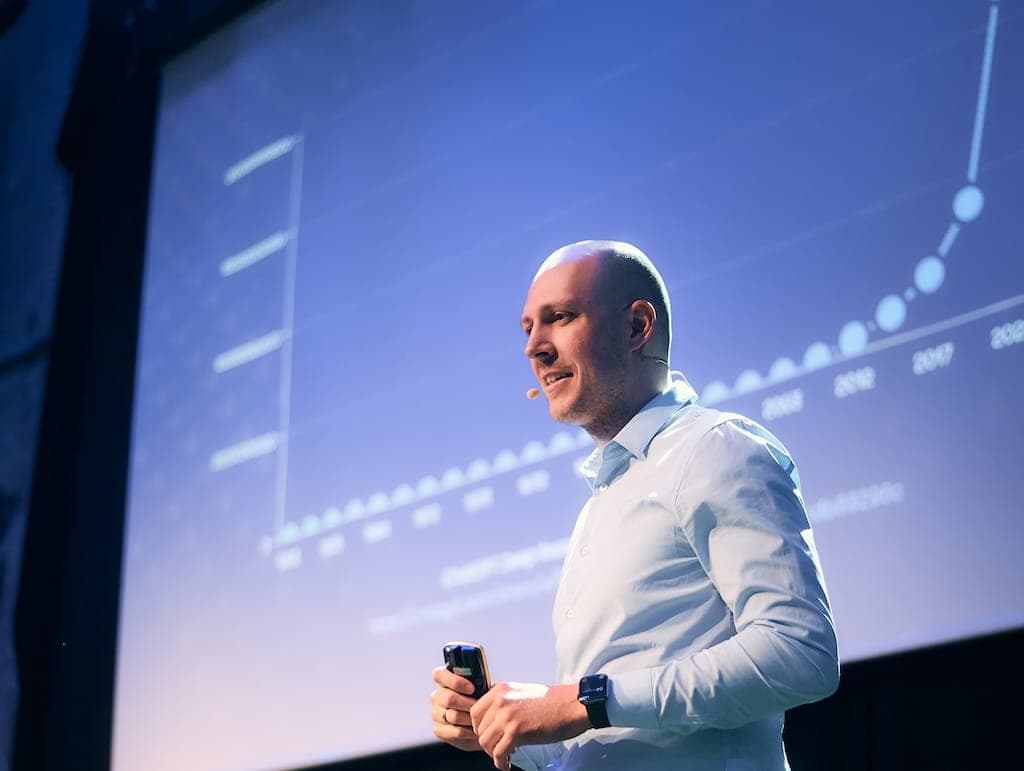 Philipp Baldauf speaking at an event